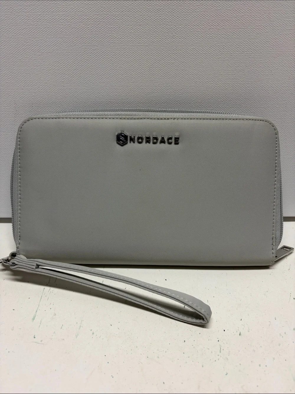 Nordace Siena II Light Gray Zip-Around Travel Wallet